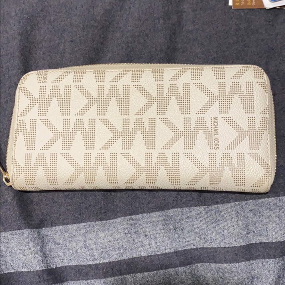 Michael Kors Wallet - Picture 3 of 3